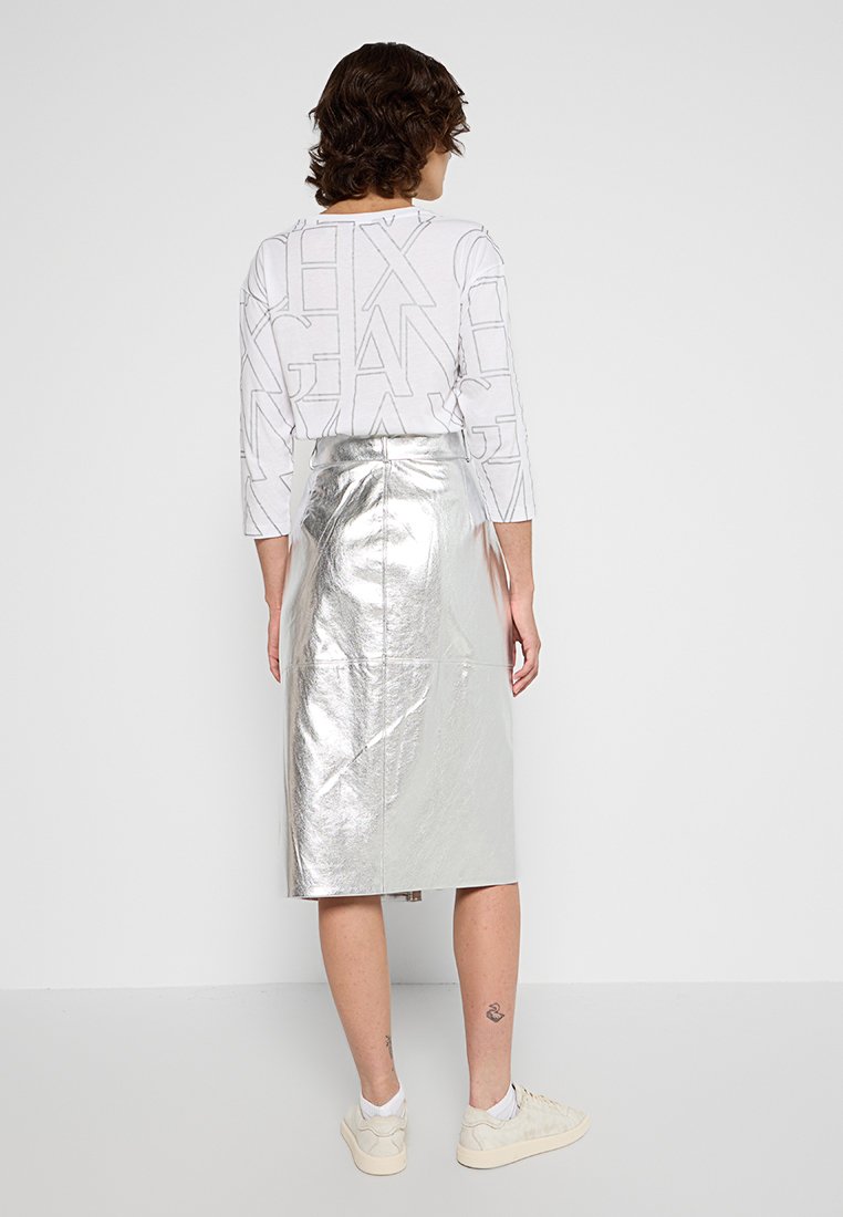 READY TO WEAR Media 3