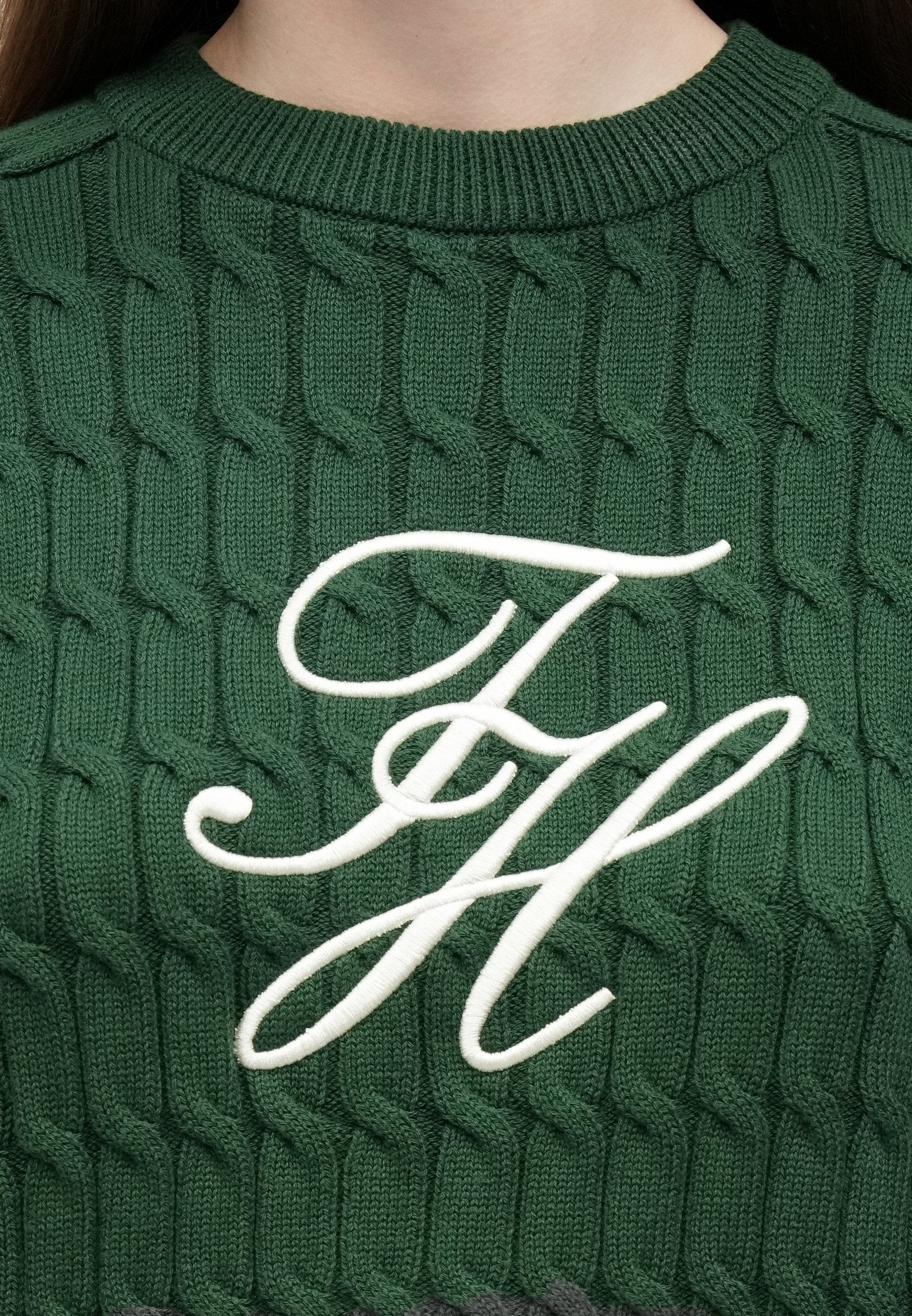 LOGO EMBROIDERY RELAXED CABLE KNIT JUMPER Media 6