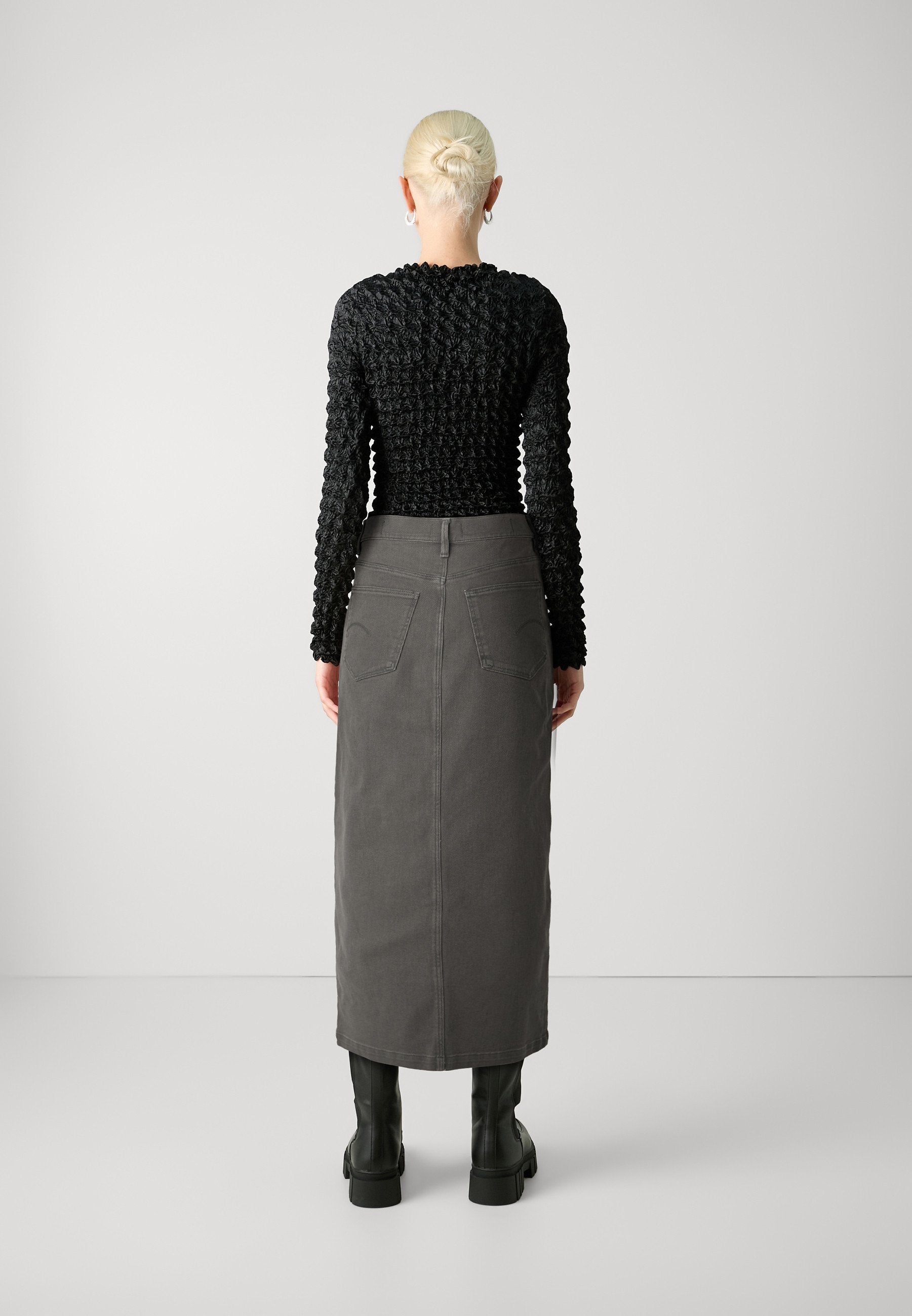 MIDI PENCIL SKIRT Media 4
