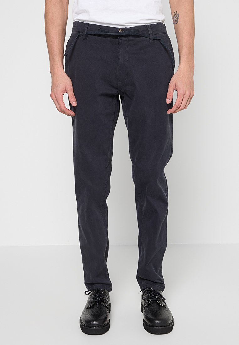 SLIM FIT Media 1