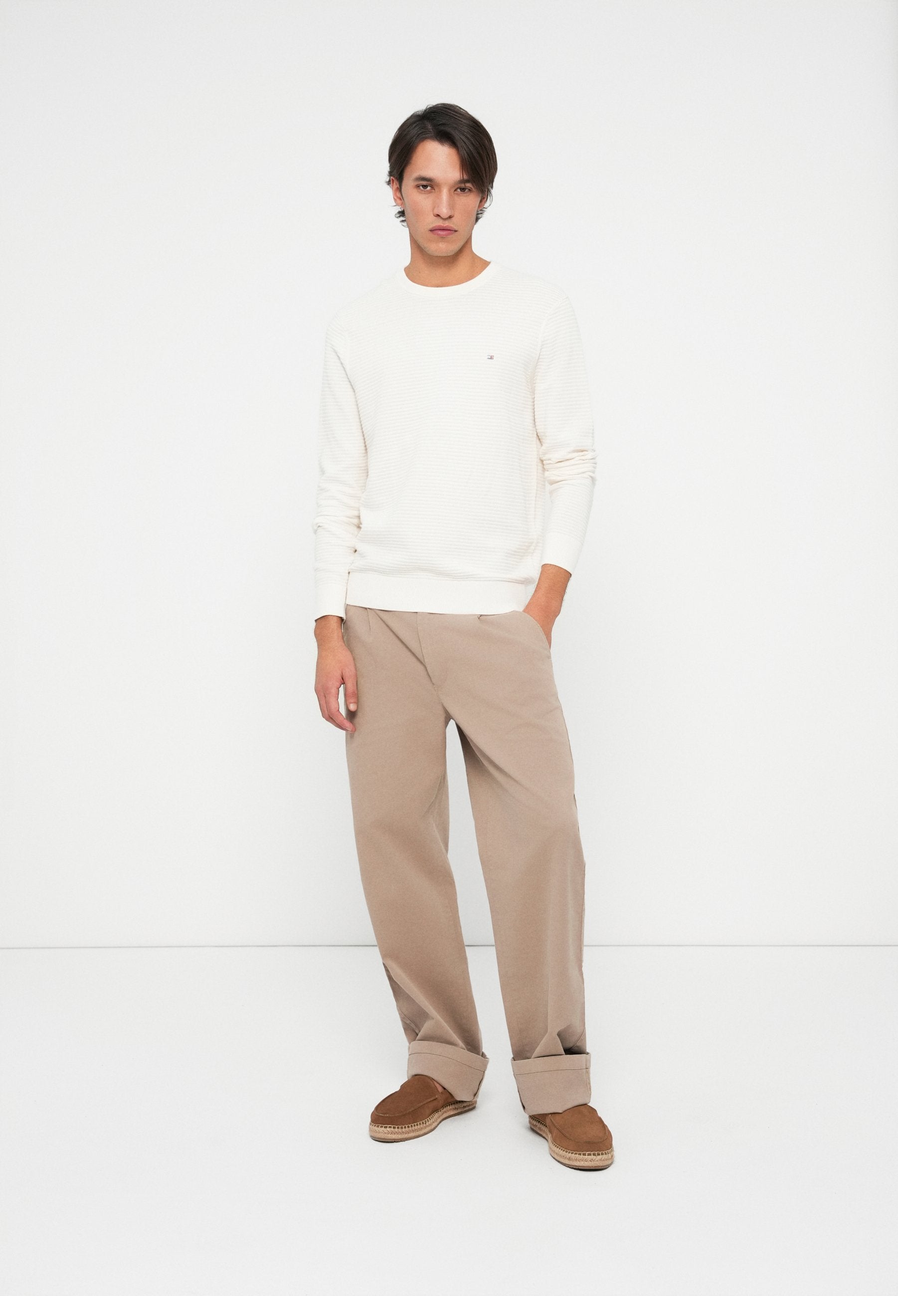 TEXTURED KNIT CREW NECK JUMPER Media 2