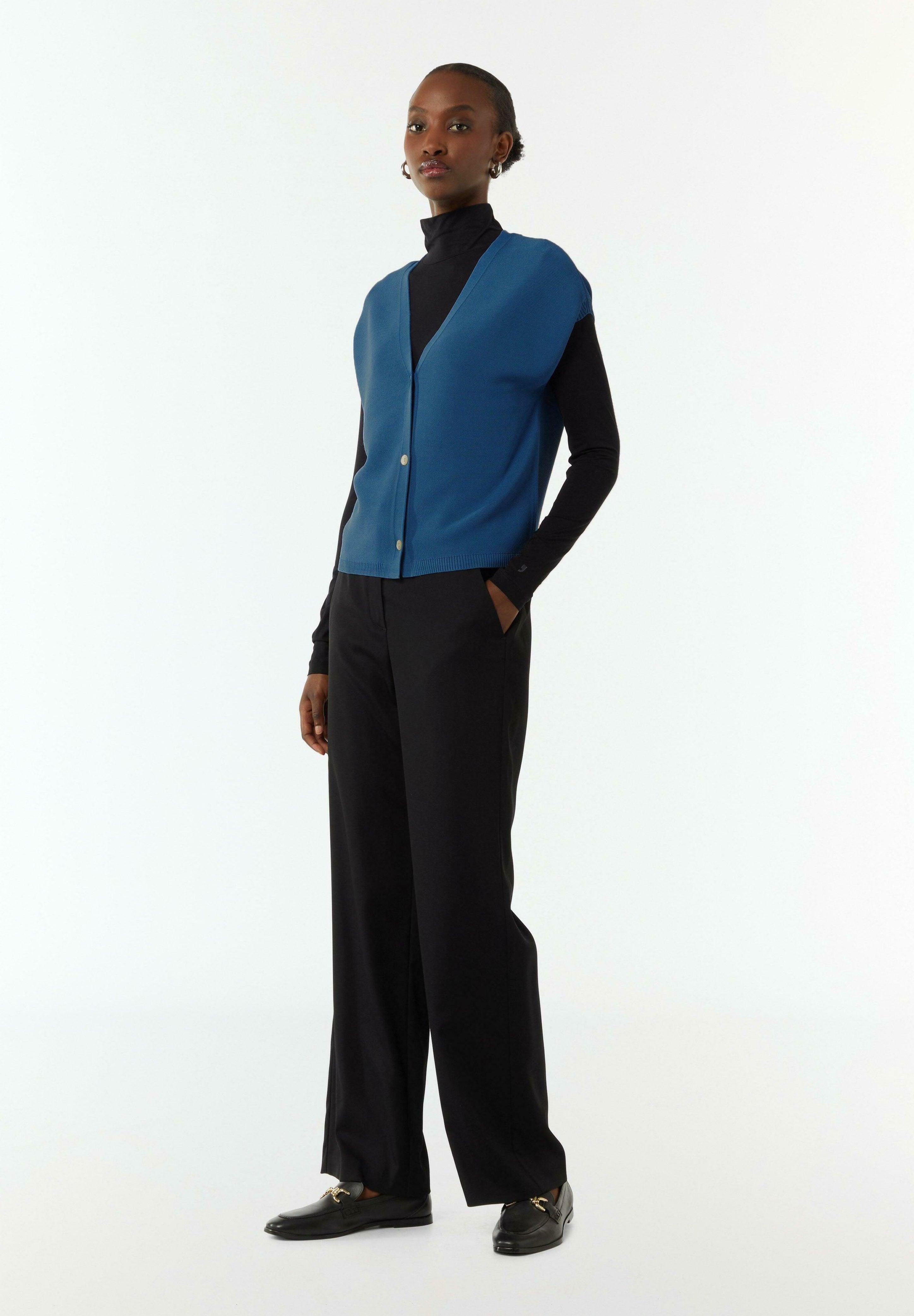 comma Strickjacke Media 2