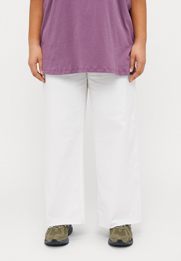 Vero Moda Curve VMCLARONE WIDE - Wide Leg - snow white