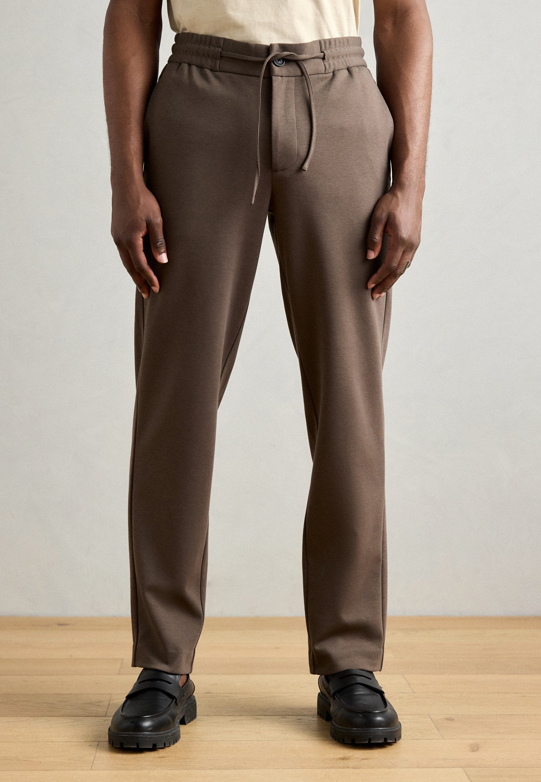 SUPERFLEX RELAXED FIT PANTS Media 7