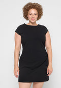 Schwarzes Kurzarmkleid mit rundem Ausschnitt und weichem, glattem Stoff. Hat eine figurbetonte Form und schlanke Silhouette.