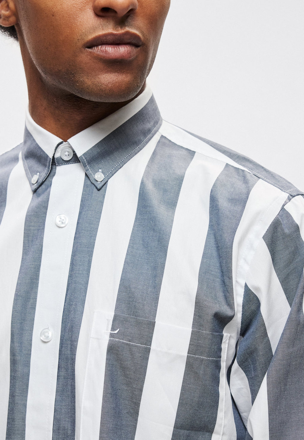 STRIPED CROPPED SHIRT Media 8