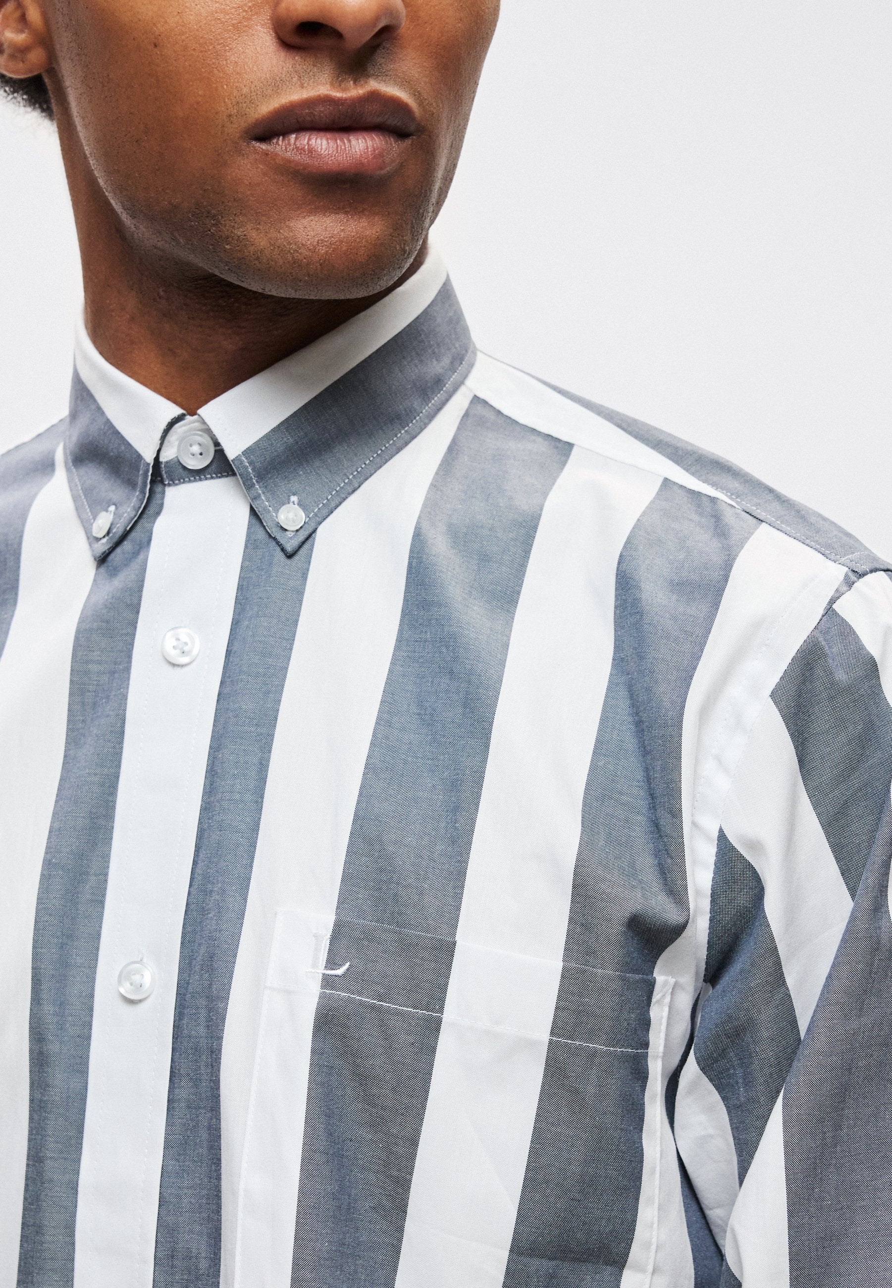 STRIPED CROPPED SHIRT Media 8