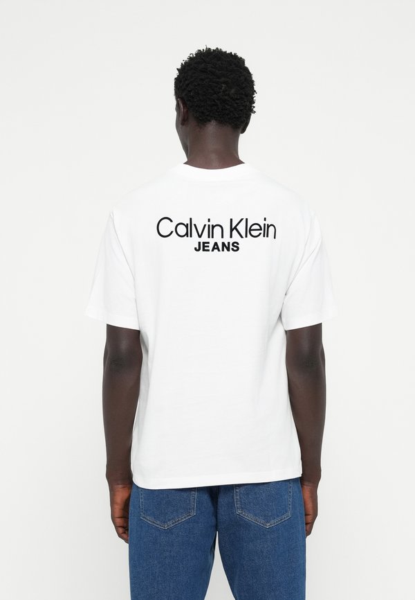 Calvin Klein Jeans LOGO BACK PRINT UNISEX - Print T-shirt - brilliant white