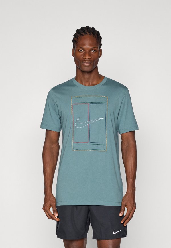 Nike Performance COURT TEE HERITAGE - Print T-shirt - mineral slate