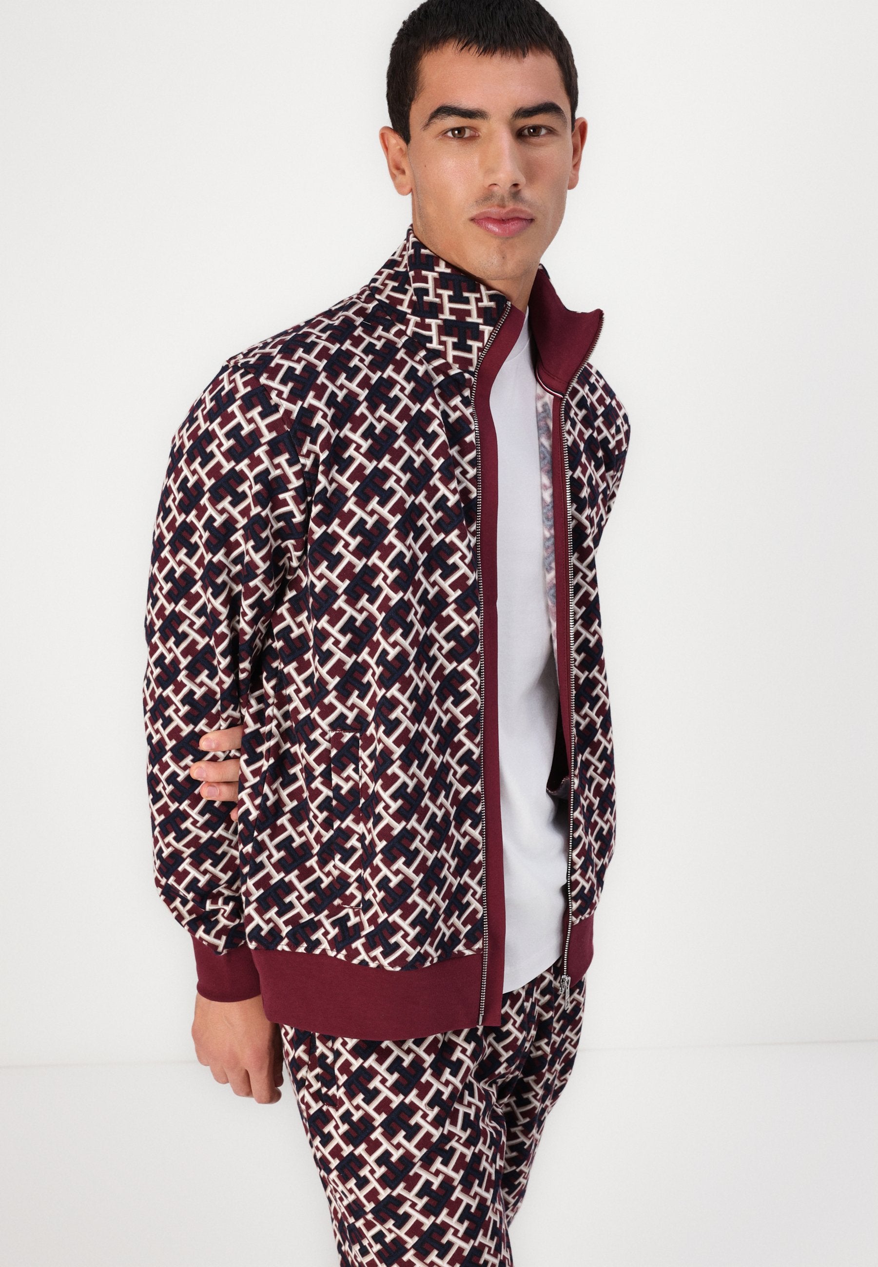 MONOGRAM UNISEX Media 5
