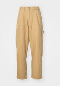 Beige Cargo-Hosen aus Baumwollmischgewebe. Verfügen über mehrere Taschen, gerade Beine und einen Knopfverschluss am Bund.