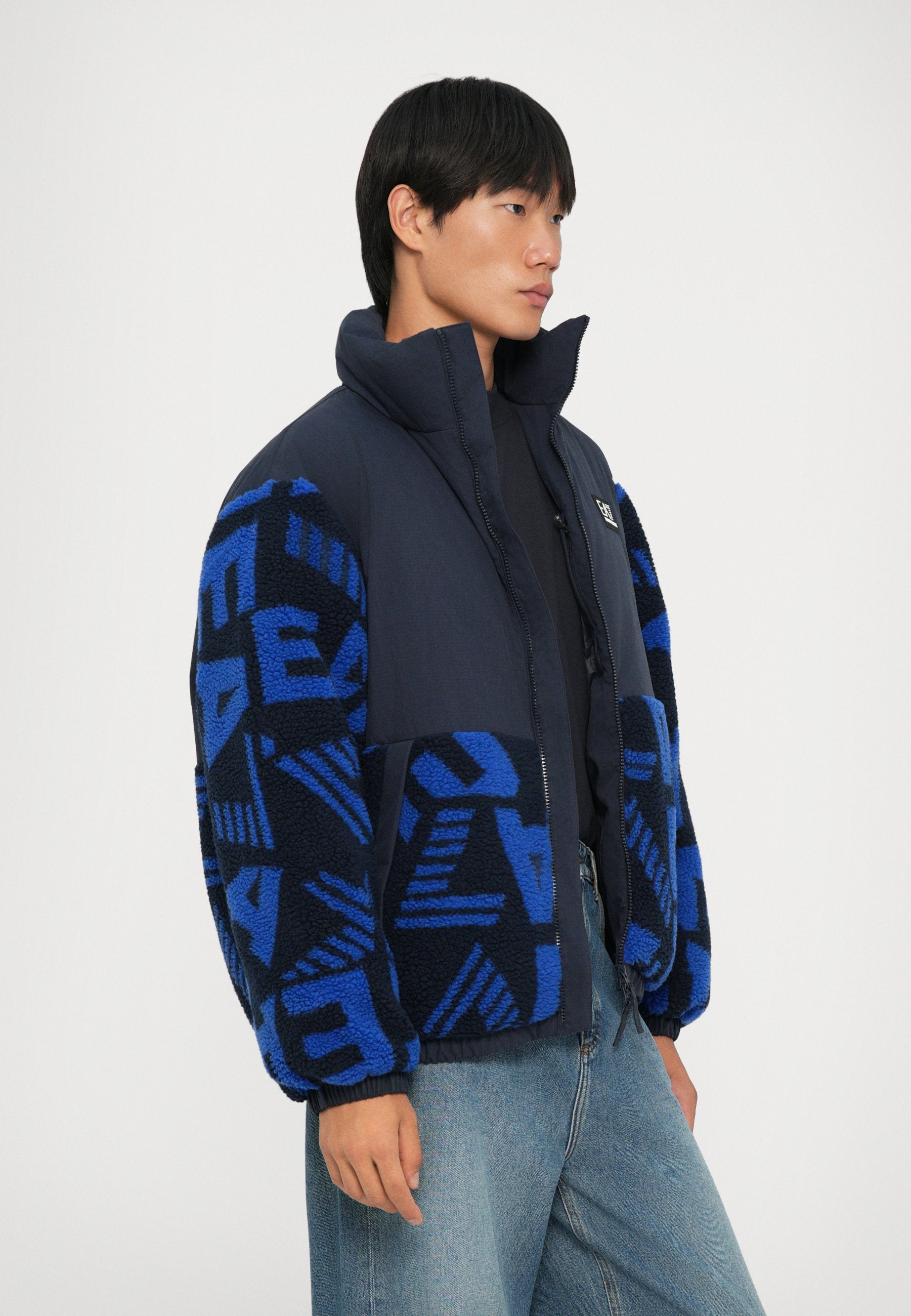 MOUNTAIN JACKET LOGO Media 6