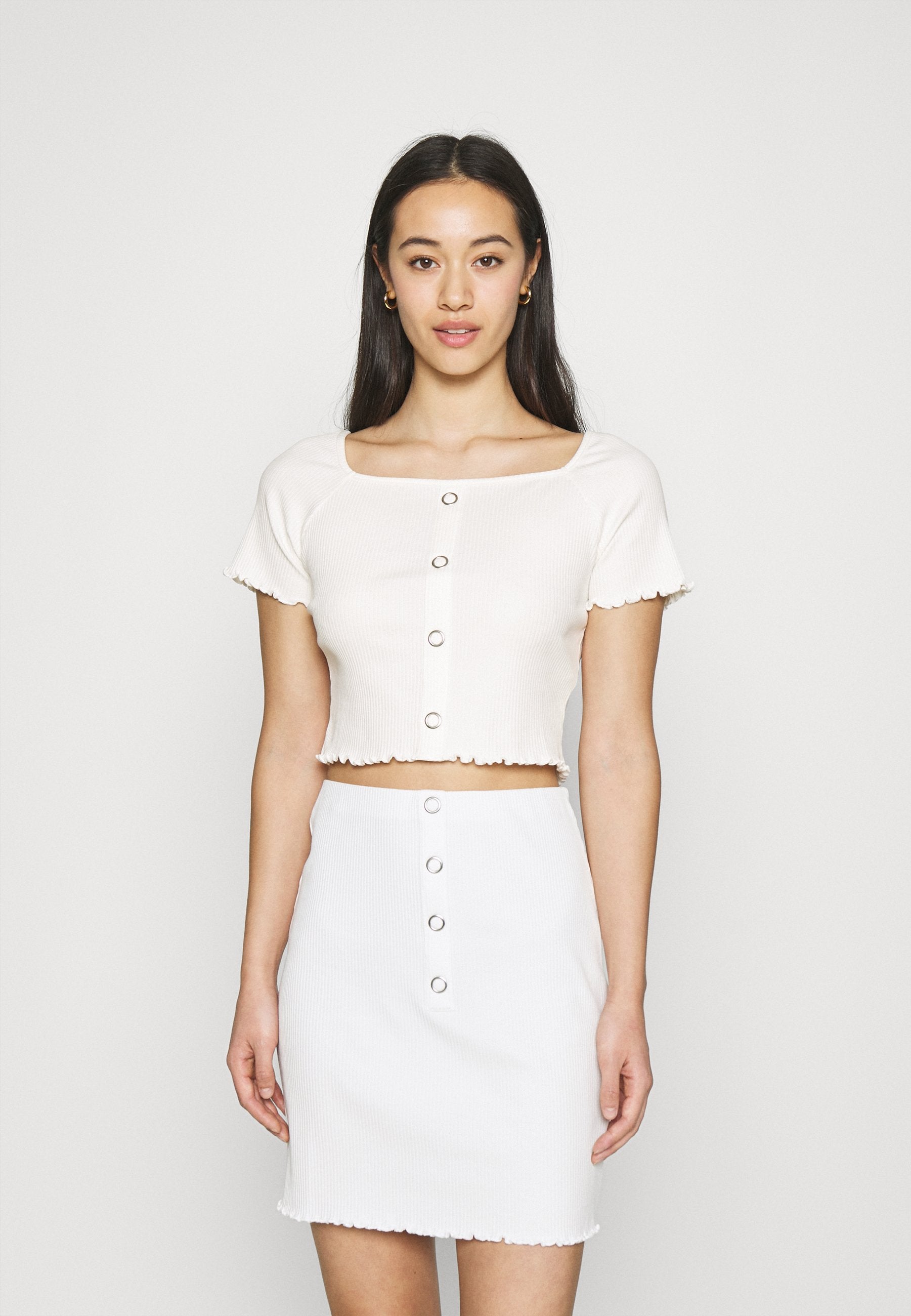 NA-KD BABYLOCK RUFFLE TOP