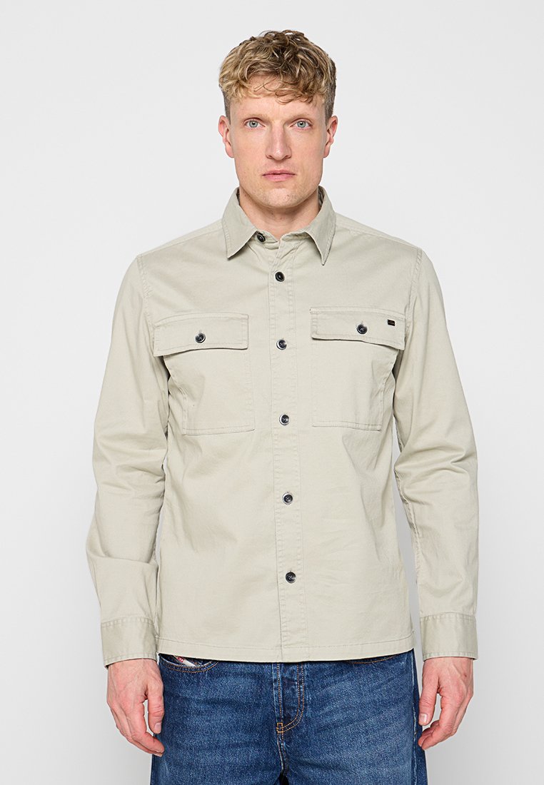 REGULAR FIT Media 1
