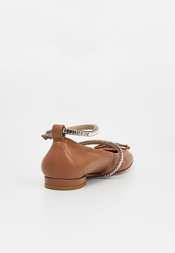 Stuart Weitzman STEFANIE