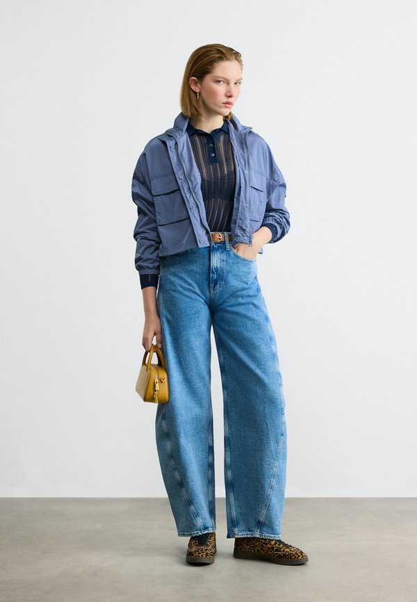 Tommy Jeans MID RISE TWIST SEAM BARREL LEG JEANS