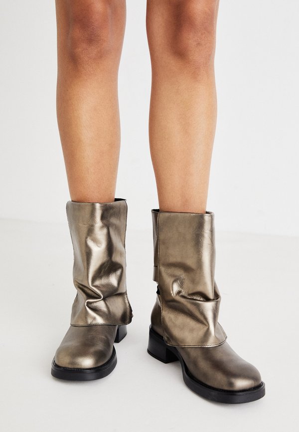 Steve Madden BONFIRE
