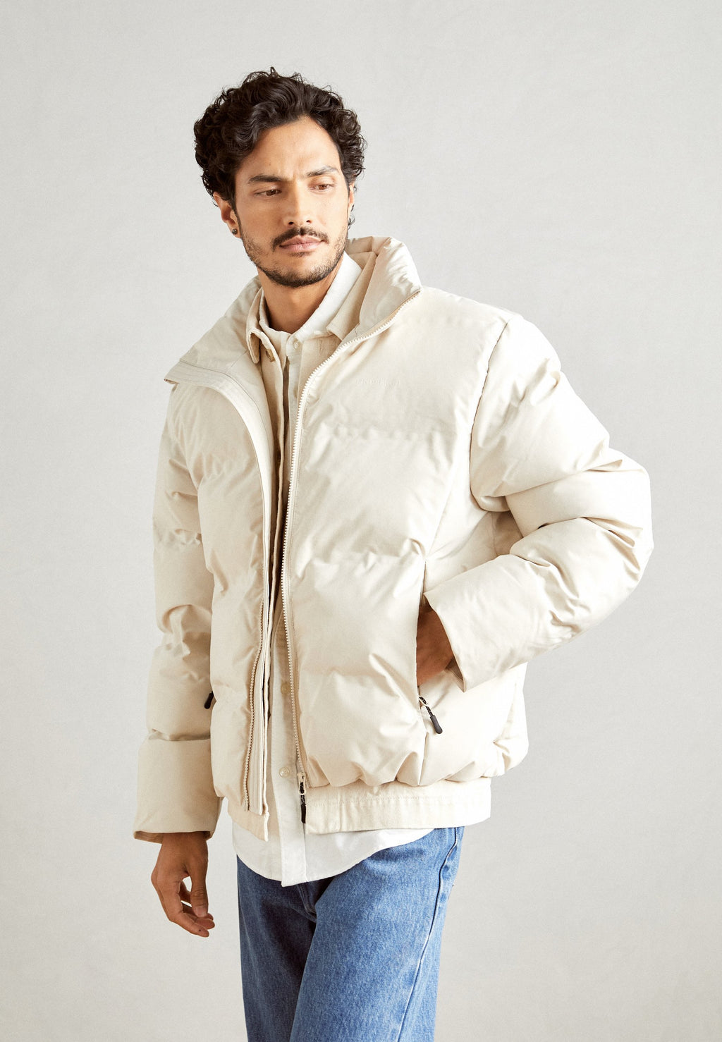 CROPPED SEAMLESS PUFFER JACKET Media 3