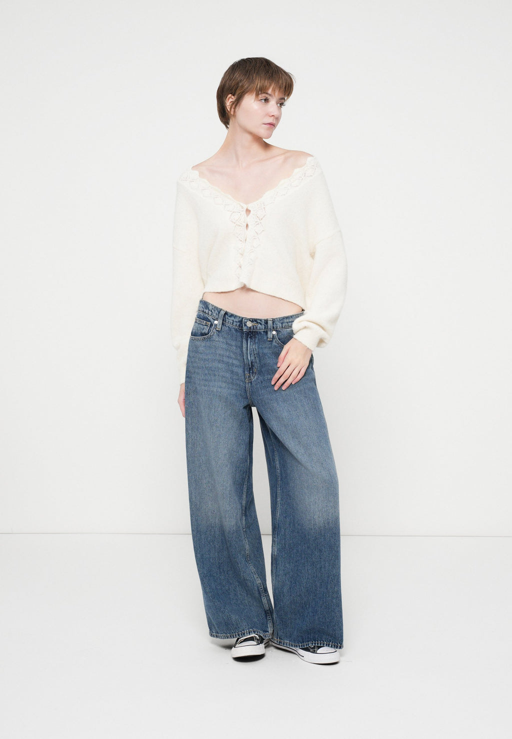 GAP SCALLOPED EDGE CARDI