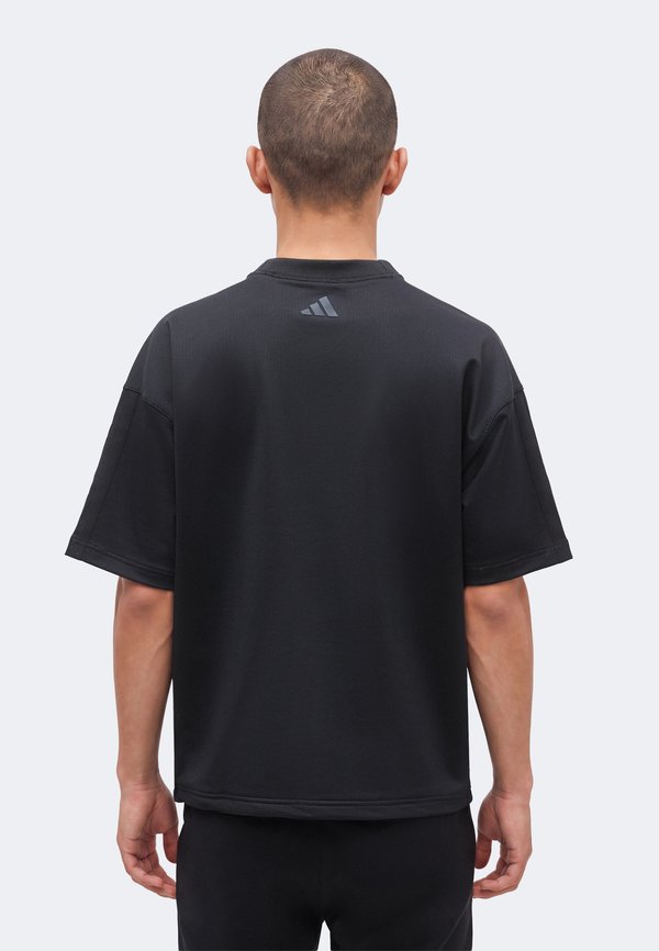 adidas Golf BEYOND GRAPHIC SHORT SLEEVE CREWNECK