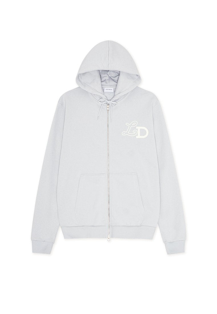 Helles grauer Zip-Hoodie aus weichem Stoff, mit einer Kapuze mit Kordelzug, vorderen Taschen und einem kleinen weißen Logo auf der linken Brust.