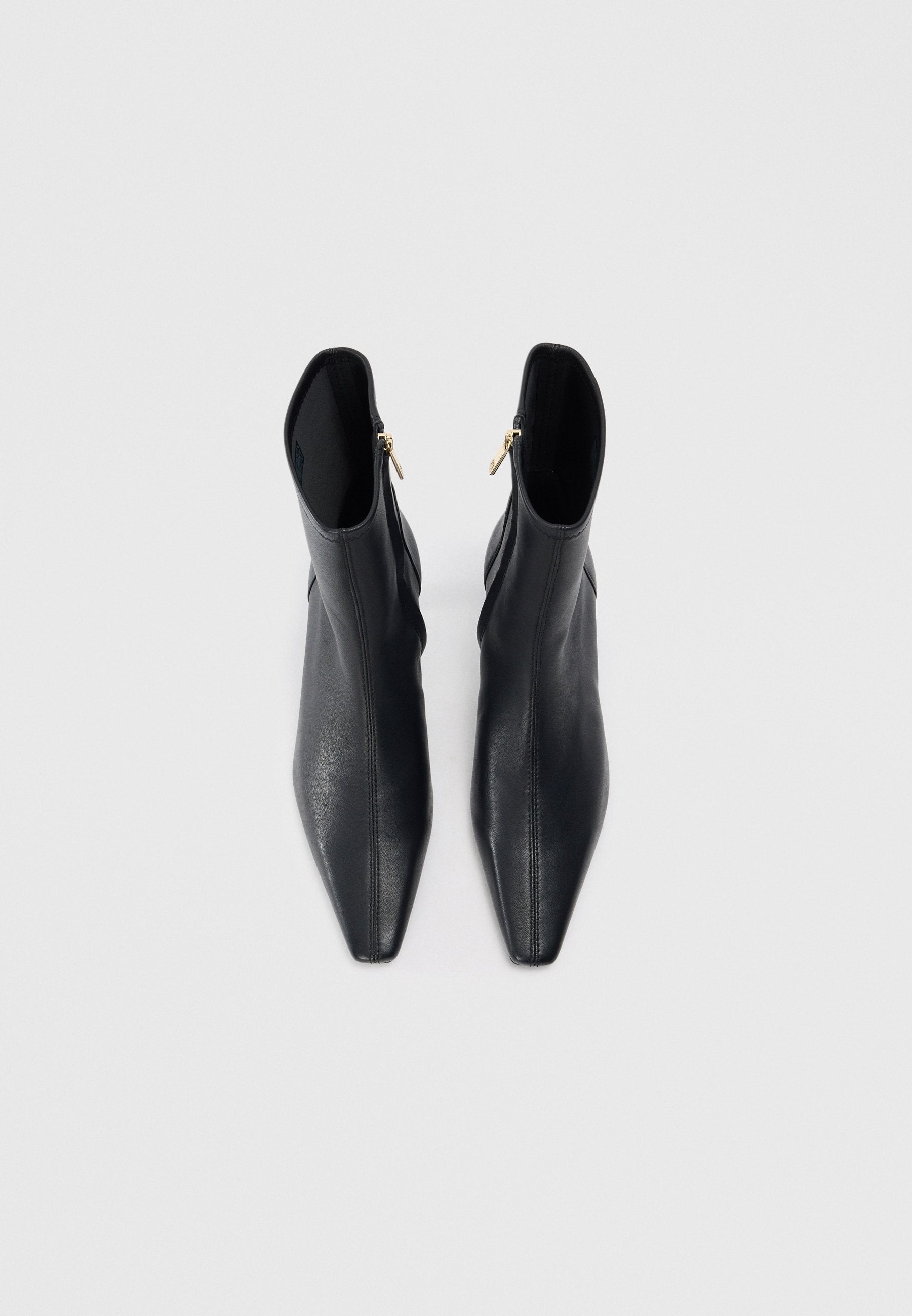 TH MONOGRAM PLAQUE LEATHER MID BOOTS Media 4