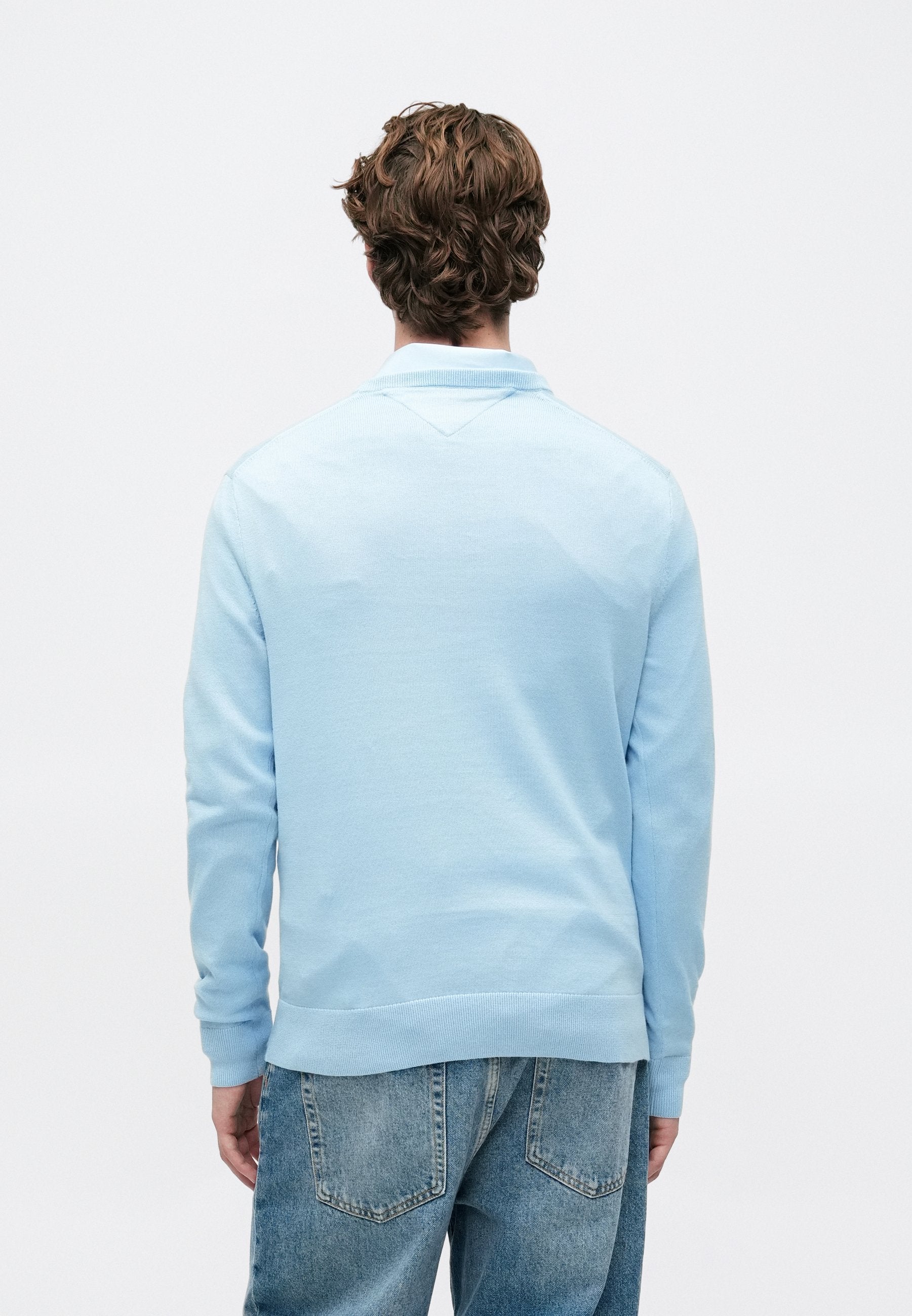 CREW NECK  Media 4