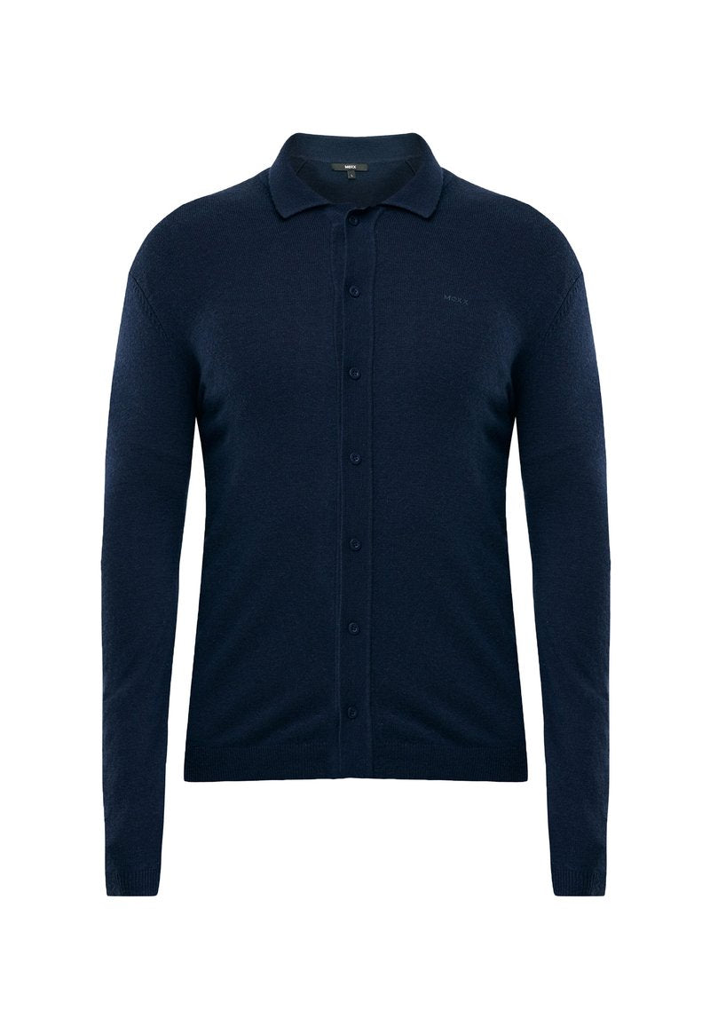 Navyblaue Langarm-Cardigan mit Knöpfen, einem Kragen und einem dezenten Markenlogo auf der Brust, vor einem weißen Hintergrund präsentiert.