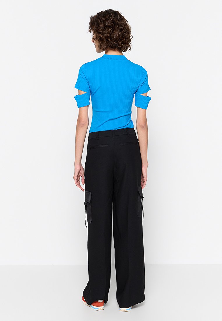 DKNY