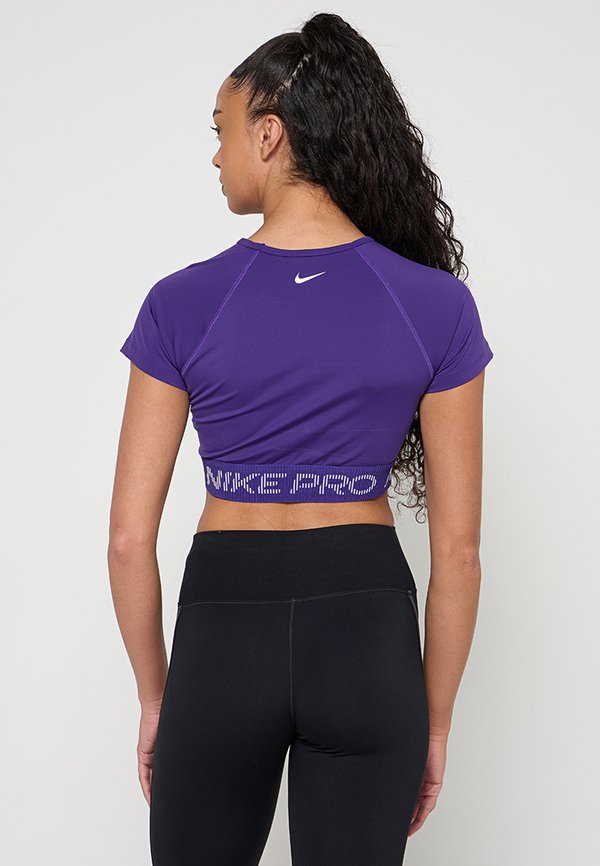 Nike Performance