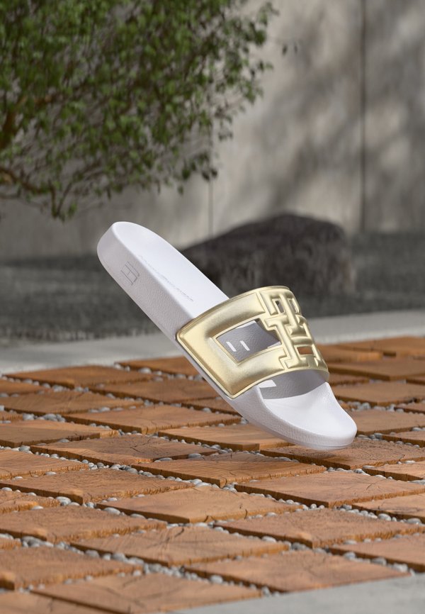 Tommy Hilfiger MONOGRAM POOL SLIDE - Mules - light gold-coloured
