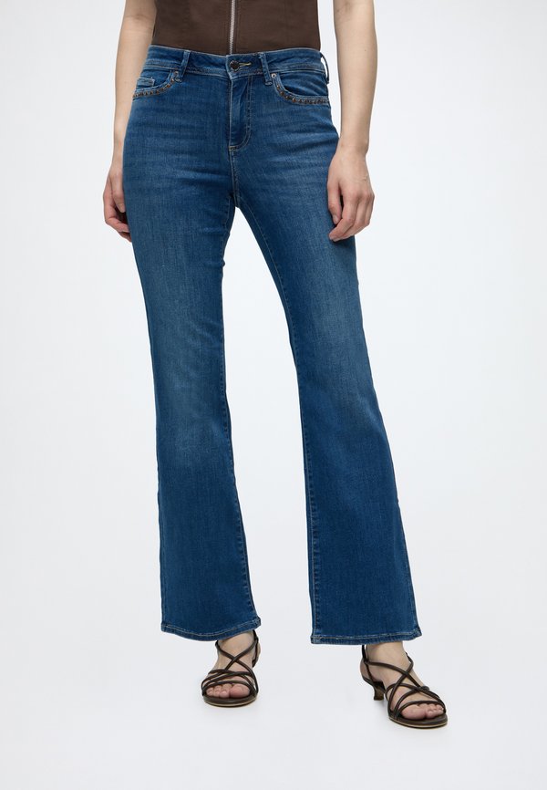 ONLY ONLWAUW MID FLARED - Flared Jeans - medium blue
