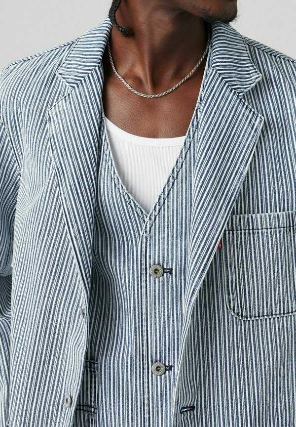 Levi's®