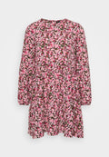 Blumenkleid mit langen Ärmeln, pink-schwarzes Muster mit kleinen Blumen, lockere Passform, runder Ausschnitt und geraffte Taille.