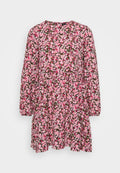 Blumenkleid mit langen Ärmeln, pink-schwarzes Muster mit kleinen Blumen, lockere Passform, runder Ausschnitt und geraffte Taille.