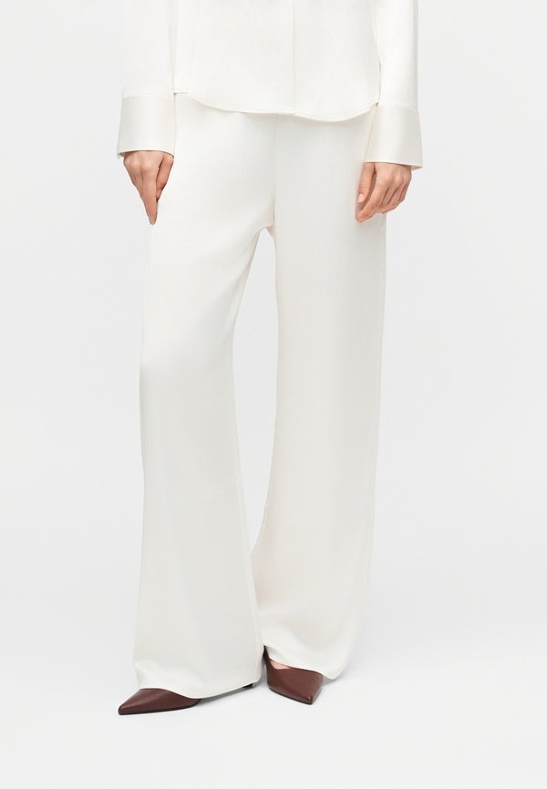 Calvin Klein HAMMERED PULL ON PANT - Trousers - tofu