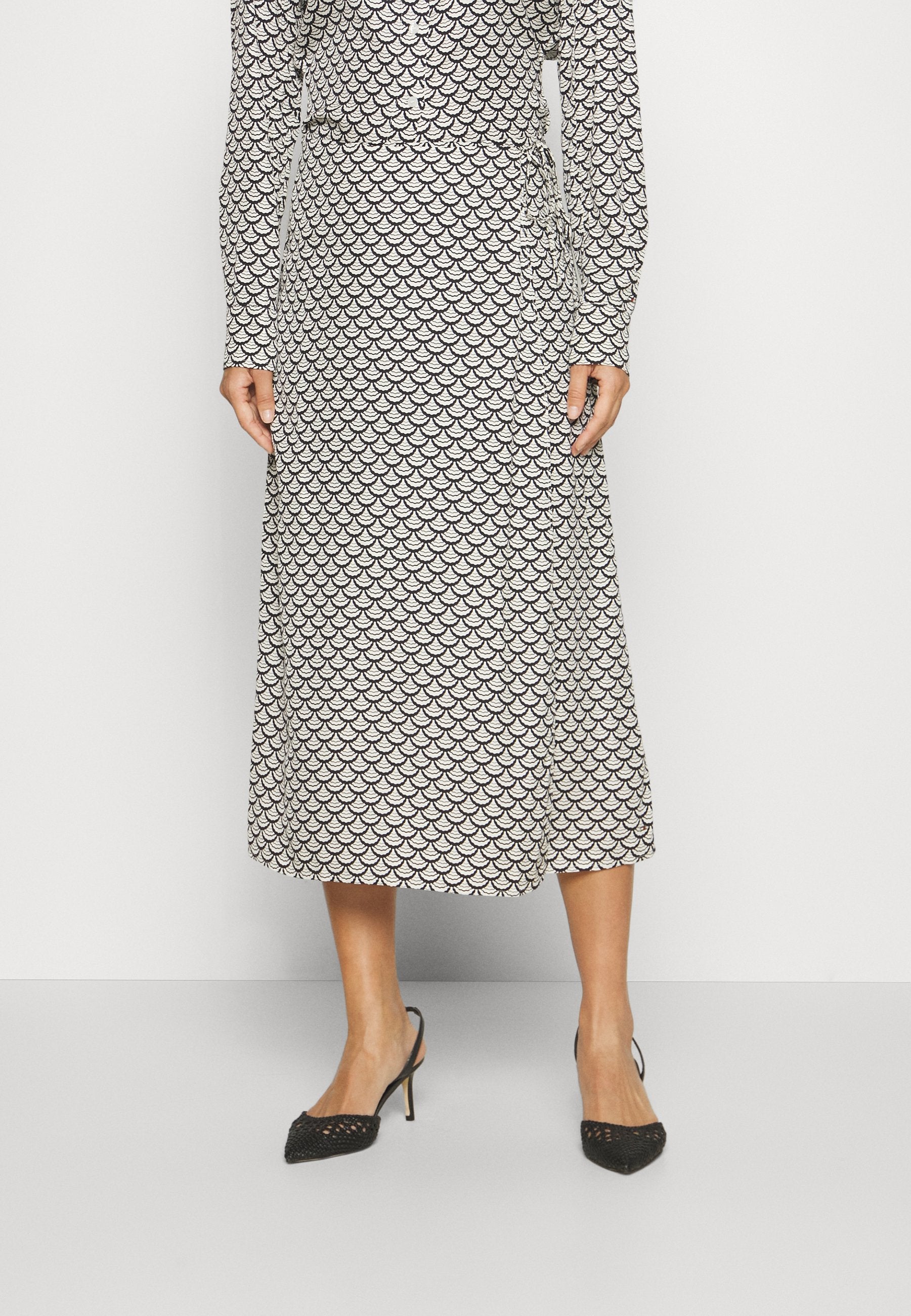 SEAL WRAP MIDI SKIRT Media 3