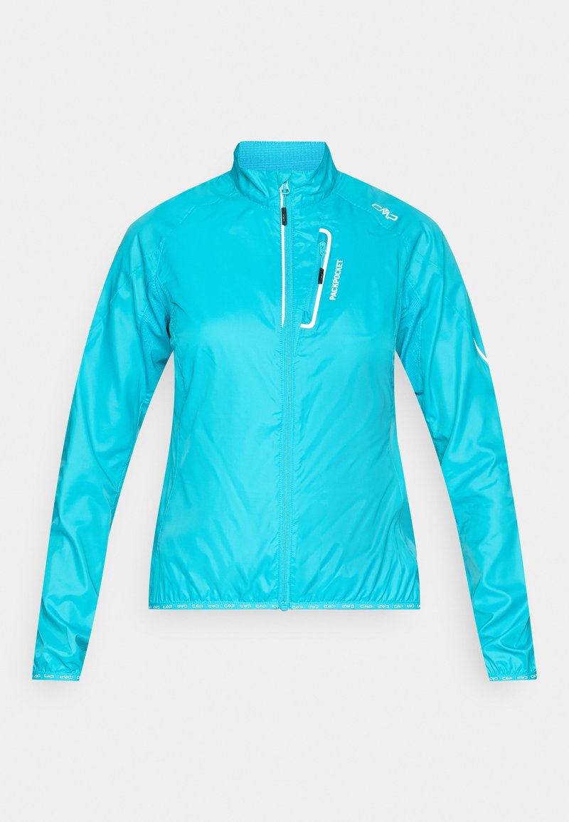 Hellblaue, leichte Jacke mit langen Ärmeln, Frontreißverschluss, hohem Kragen und Reißverschlusstasche auf der Brust mit der Aufschrift "PACK POCKET" vor weißem Hintergrund.