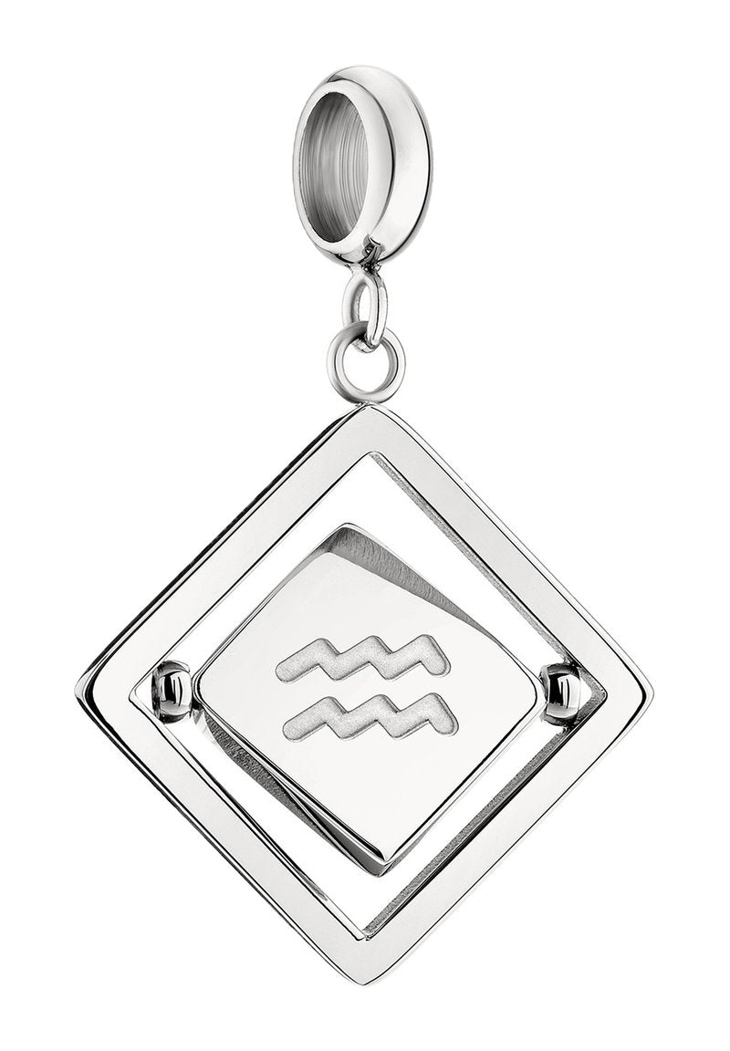 Silberner Anhänger in Form eines Diamanten, mit einem glatten zentralen Design und Wellenmustern sowie einer Schlaufe zum Befestigen an Schmuck.