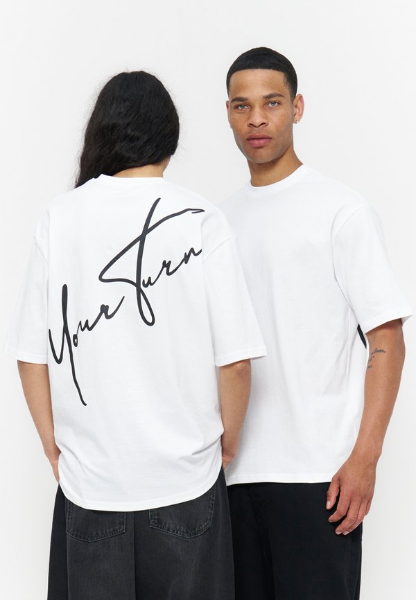 YOURTURN by Zalando BIG SCRIPT LOGO OVERSIZED FIT