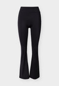 Schwarze Leggings mit hoher Taille und ausgestelltem Bein, glattem Stoff und ohne sichtbare Muster oder Verzierungen.