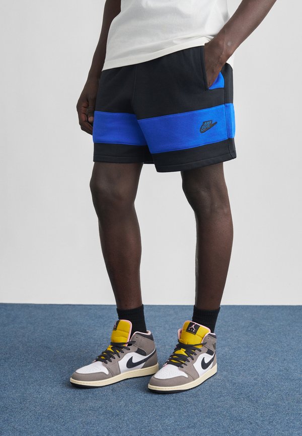 Nike Sportswear CLUB  - Shorts - black/game royal/black