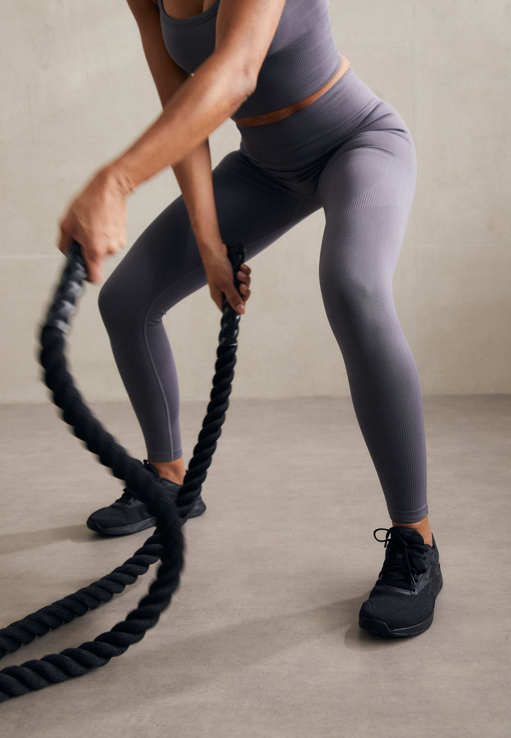 Stronger SEAMLESS CONTOUR SCRUNCH LEGGINGS