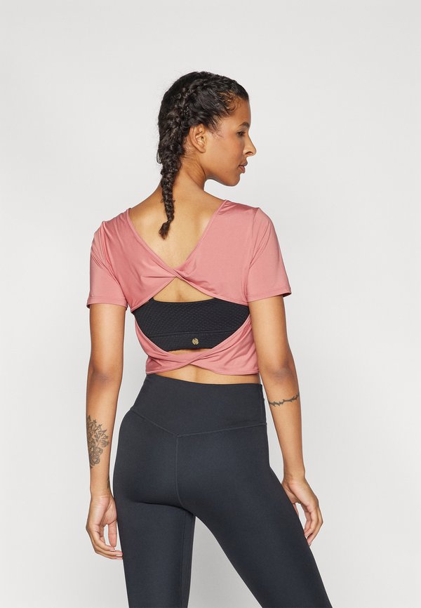 Nike Performance ONE CLASSIC