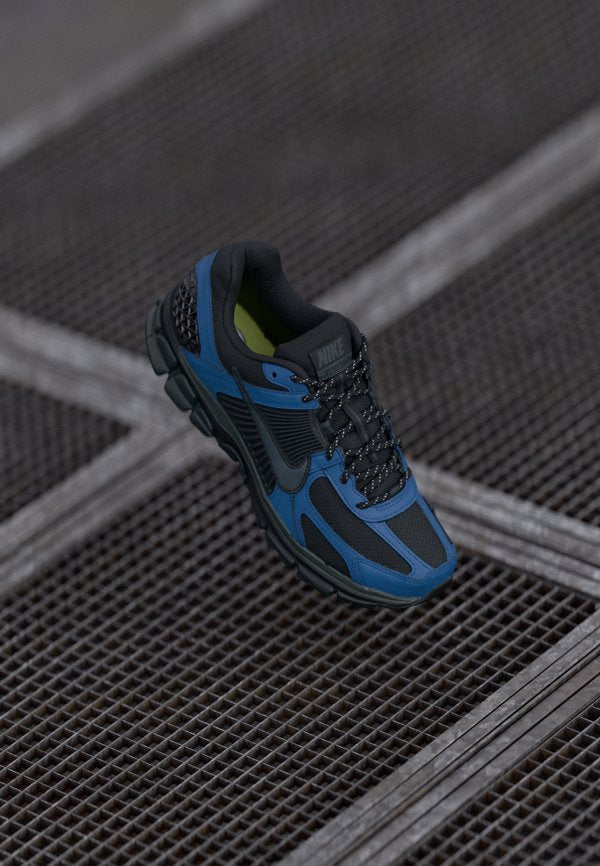 Nike Sportswear ZOOM VOMERO 5 REFLECT - Trainers - black/star blue