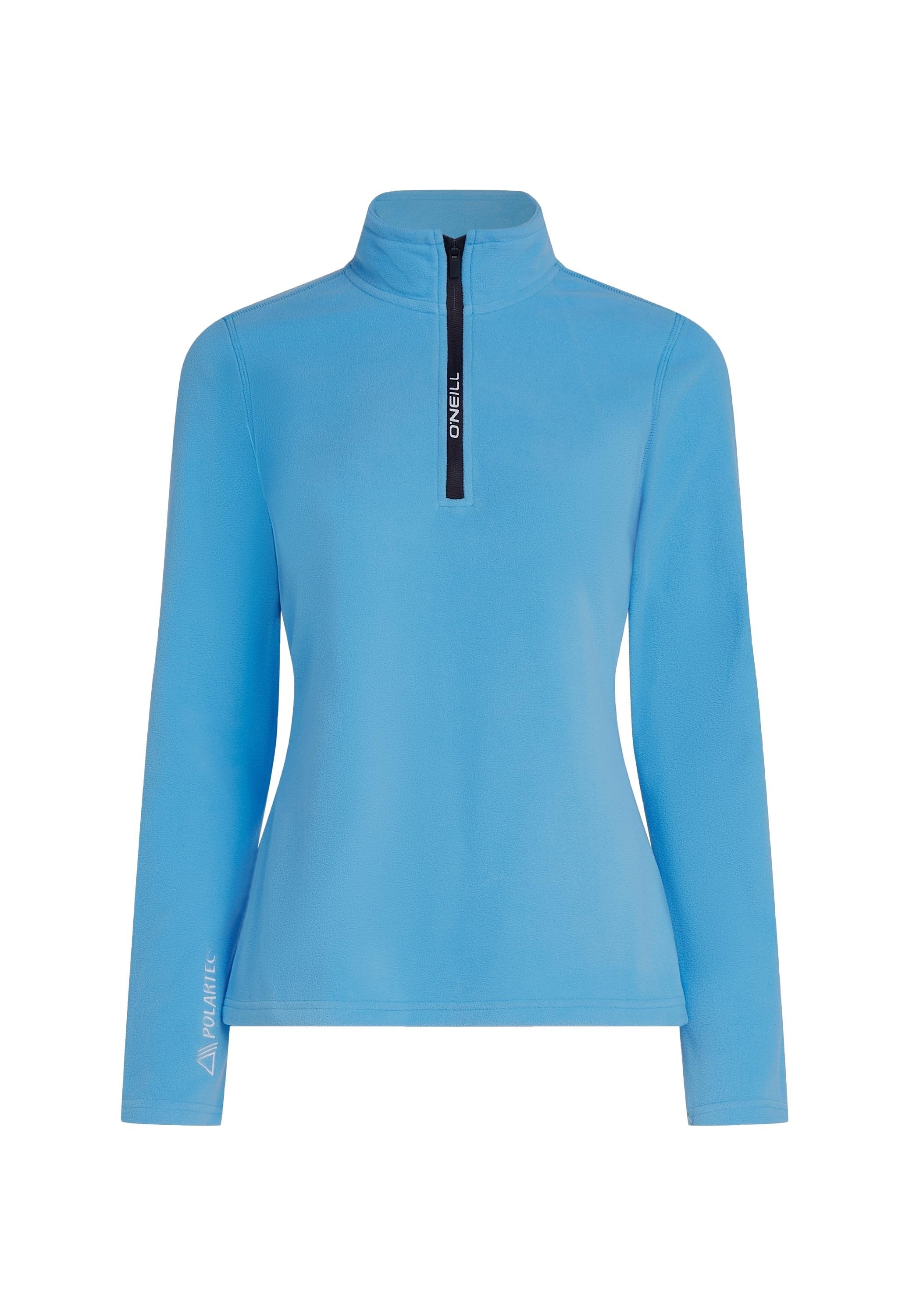 Helles blaues Fleece-Pullover mit einem Halbreißverschluss-Kragen. Verfügt über lange Ärmel und ein Polartec-Logo am linken Ärmel. Glatte Textur.