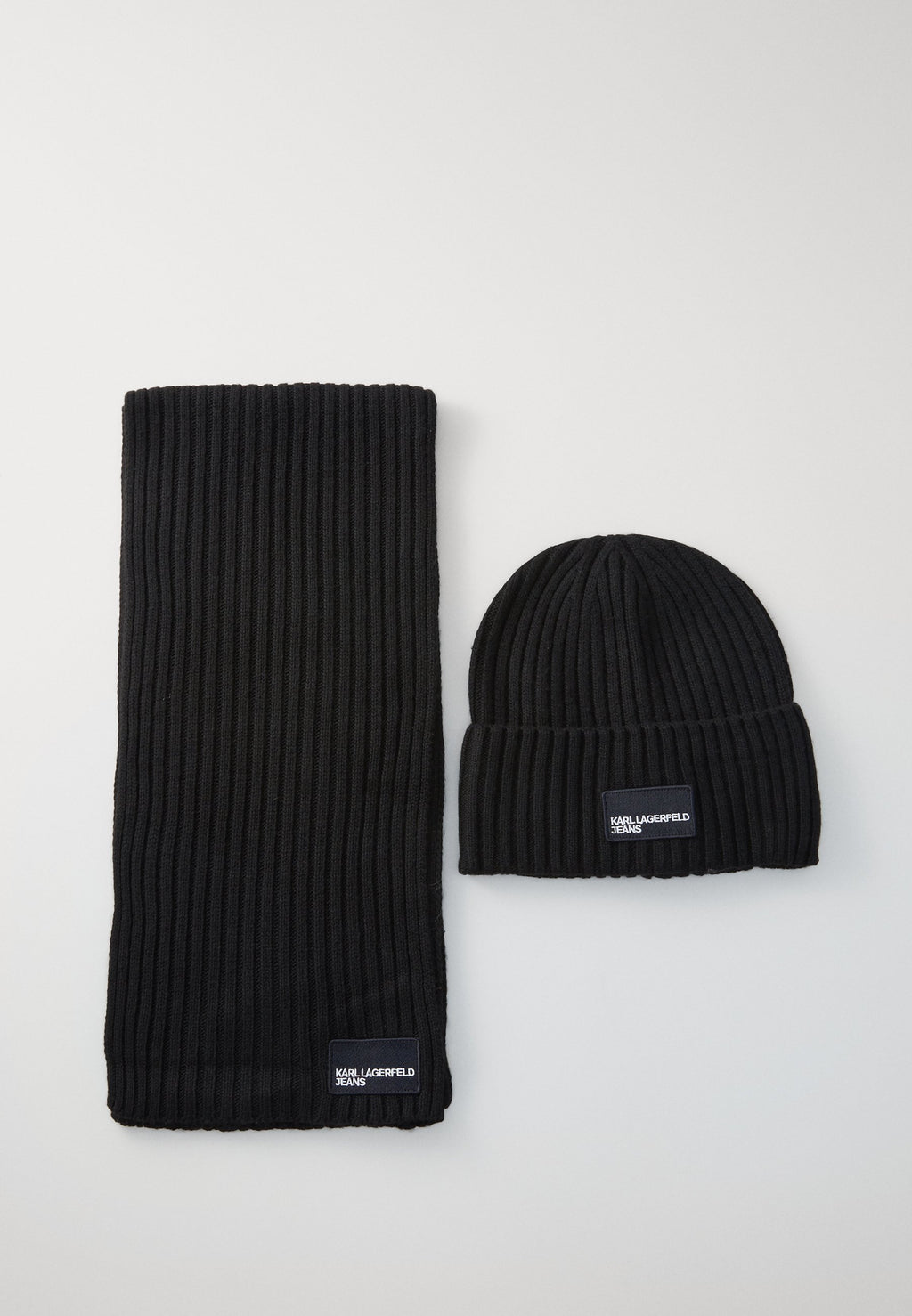 BEANIE AND SCARF GIFTSET Media 1