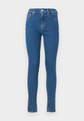 Hoch geschnittene blaue Denim-Jeans mit schmalem Schnitt, ausgestattet mit einem vorderen Knopfverschluss und fünf Taschen, glatter Textur und minimalem Verblassen.