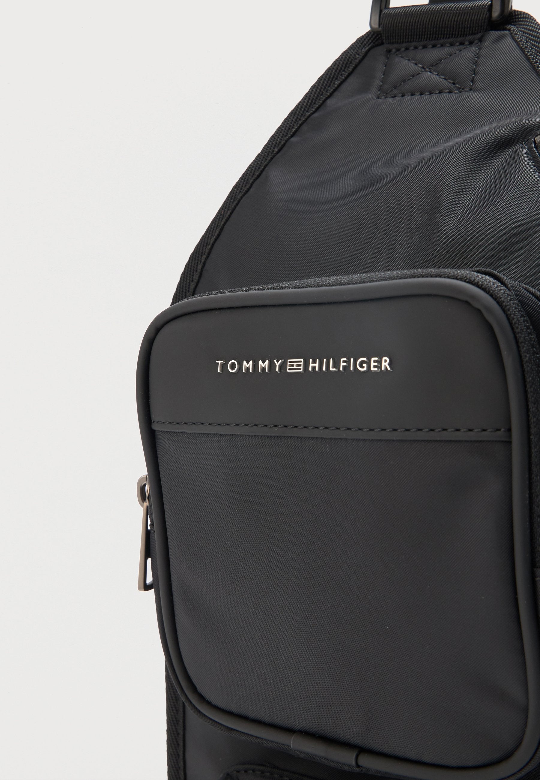 Tommy Hilfiger REPREVE SLINGPACK