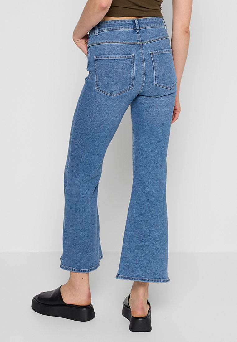 ONLY Petite Flared Jeans Media 3